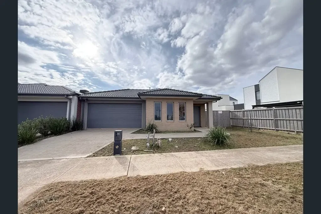 Stylish 3-Bedroom Home with 3 Ensuites in Mambourin