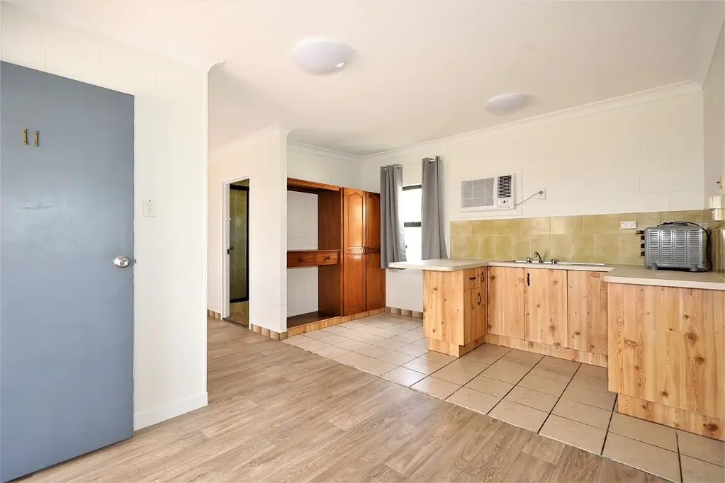 Edmonton 1ਬੈੱਡਰੂਮ ONE-BEDROOM UNIT IN A GATED COMPLEX.....