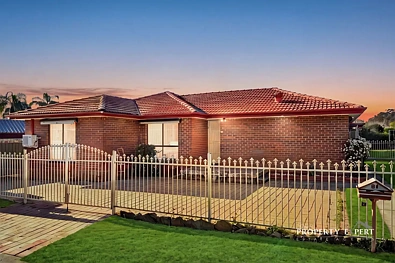 Quakers Hill 3 Bedroom Prime Position, Duplex Potential !!