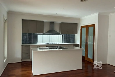 Kusina - 30 Hackney Circuit, Clyde North, VIC 3978