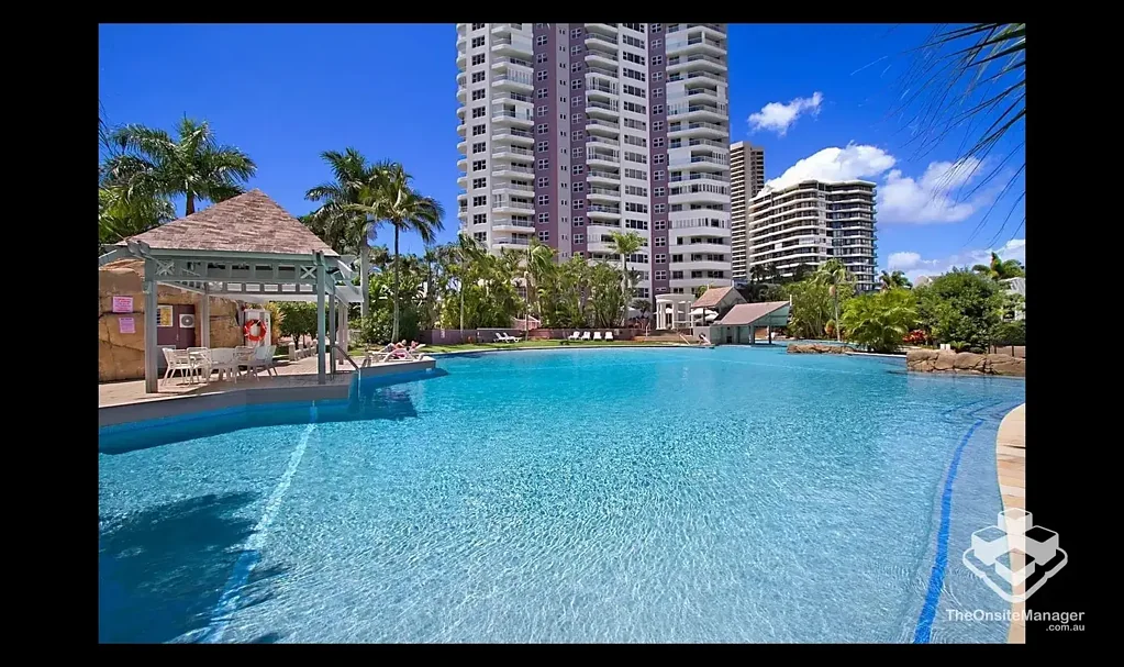 Luxury Renovated Apartment in Paradise Waters with Stunning Views