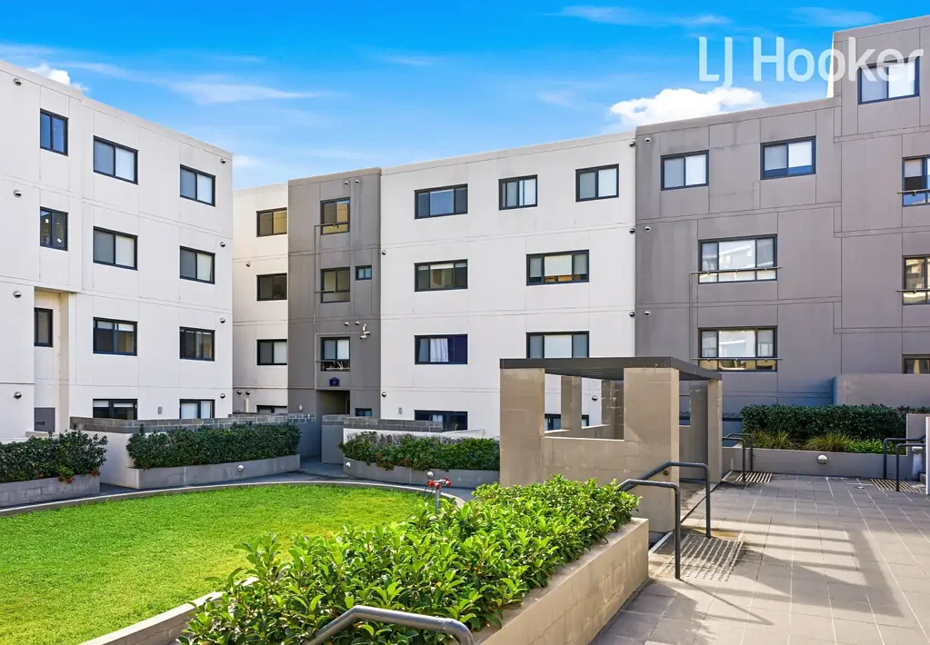 Bonnyrigg 2कमरा Stylish Renovated 2 Bedroom Split-Level Apartment Opposite Bonnyrigg Plaza!
