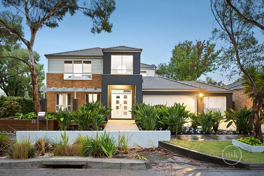Mernda 4房  Exceptional Ex-Display Home with a Triple Garage in a Prestigious Mernda Pocket