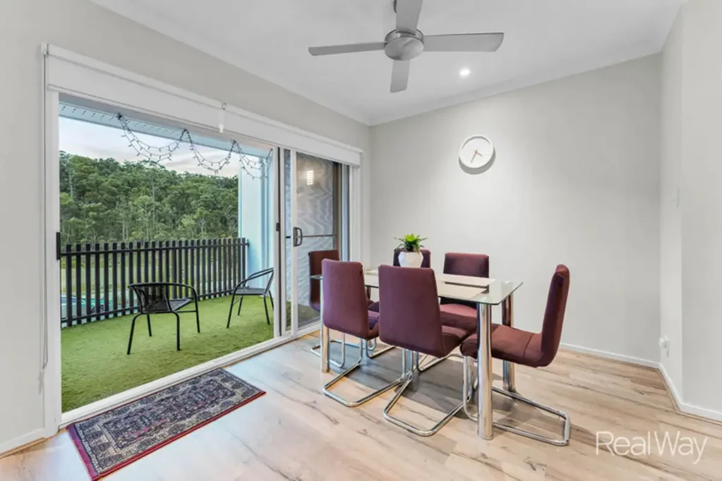 Spring Mountain 4房  高级家庭生活，拥有令人惊叹的视野，位于春山的中心  Elevated Family Living with Stunning Views in the Heart of Spring Mountain