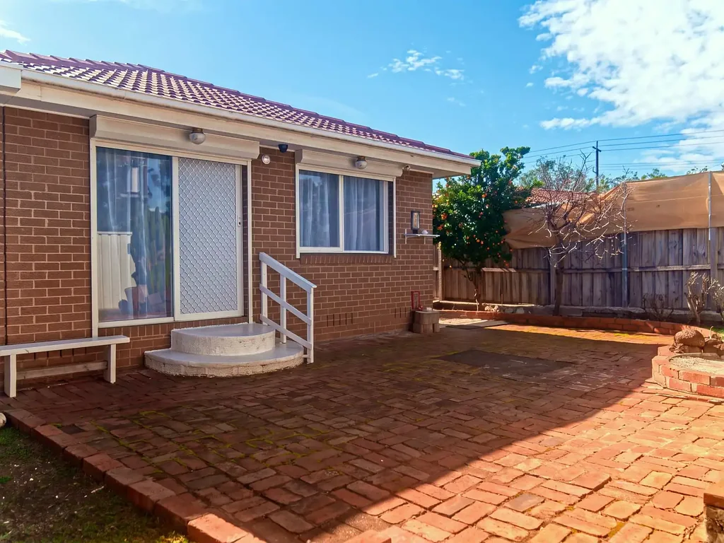 Springvale South 3 Bedroom A true rare gem! This brick veneer house is considered to be one of the most stylish, timeless and elegant property in the heart of Springvale South.
