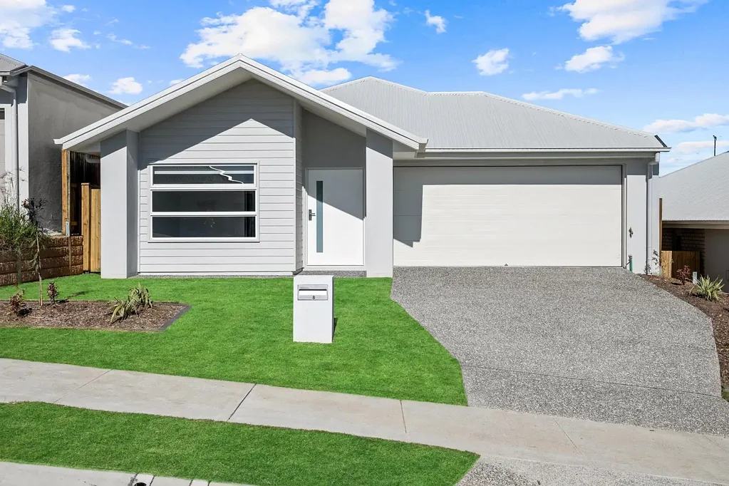 White Rock 4Moenga Brand New Family Home with 2.6m Ceilings and Ducted Aircon