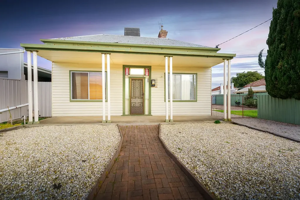 Horsham 3 Slaapkamer Central Cottage with Plenty of Potential