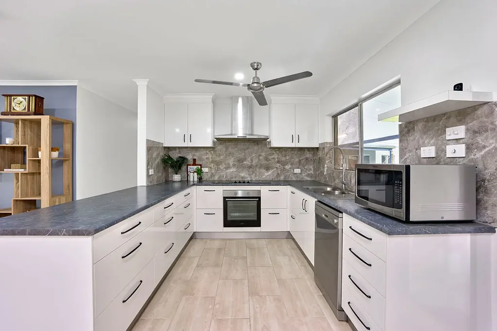 White Rock 7 Slaapkamer TWO RESIDENCES, ONE TITLE – EXCEPTIONAL DUAL LIVING OPPORTUNITY