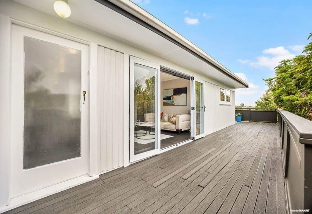 Sun-Drenched & Spacious – Prime Saint Heliers Location