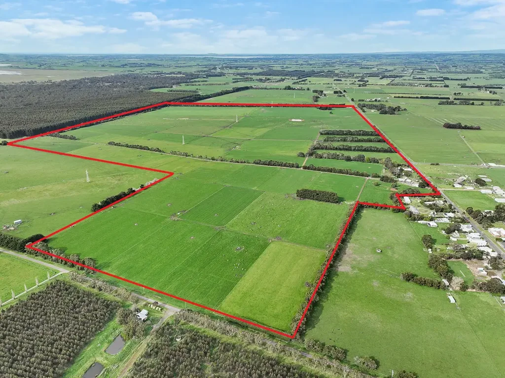 Swan Marsh PRODUCTIVE VERSATILE COLAC DISTRICT PROPERTY