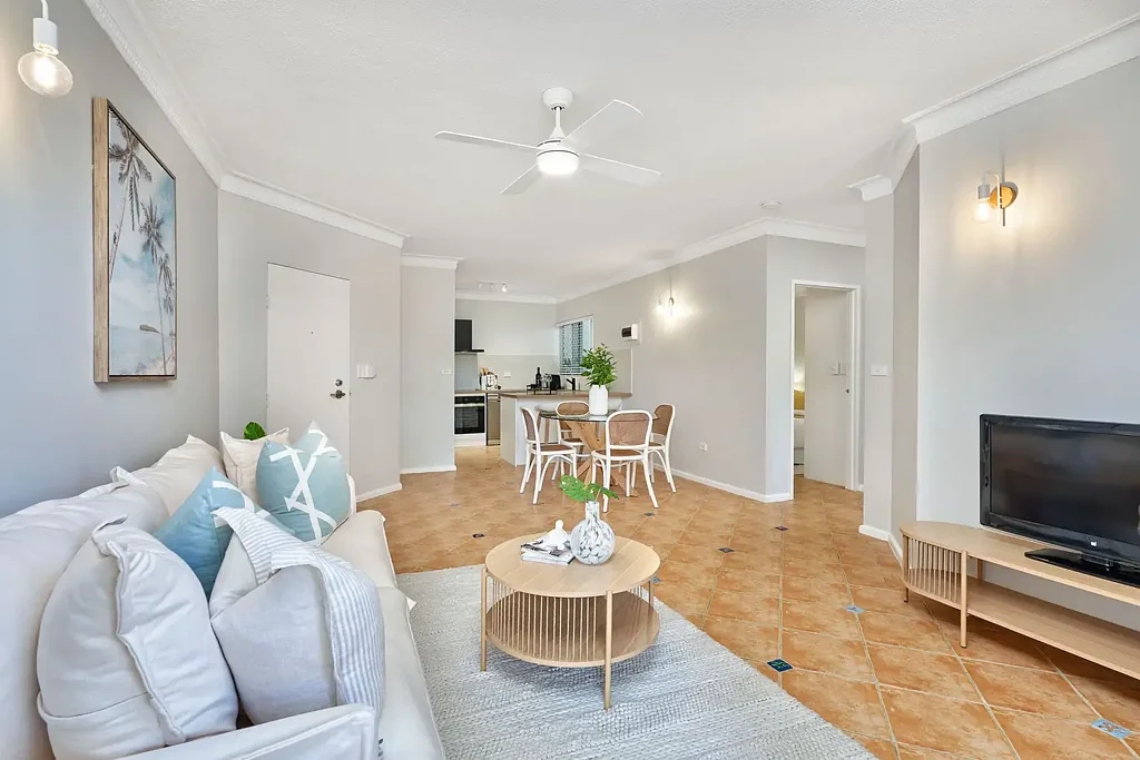 IMMACULATE  UNFURNISHED 2 BEDROOM UNIT ON MOORE STREET!