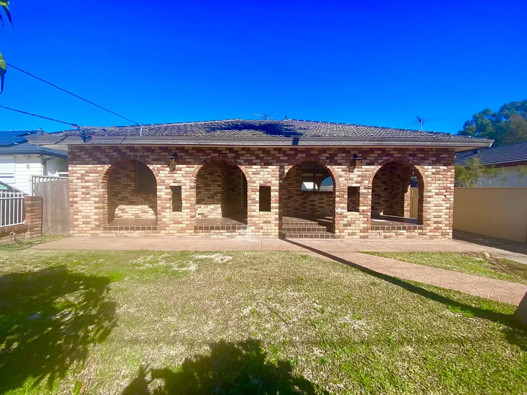 3 BEDROOM HOME IN PRIME LOCATION