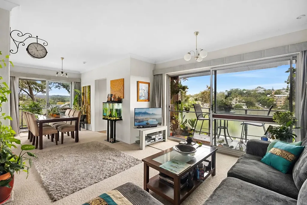 Queenscliff 2 Bedroom Sunlit Top Floor Apartment with Space, Views & Potential