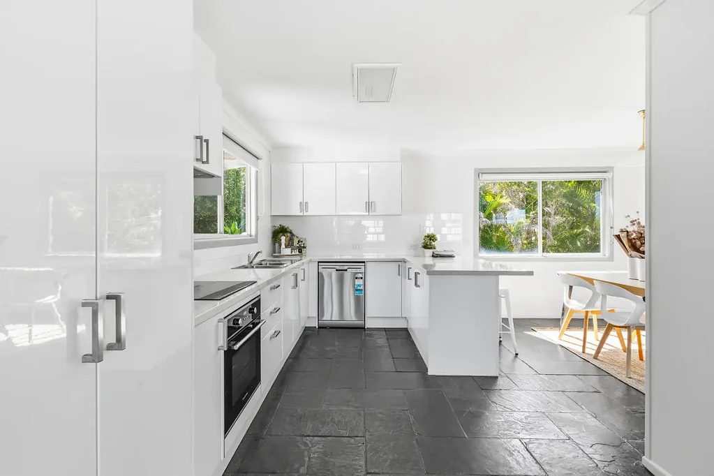 Southport 3房  Large Family Home with Opportunity To Add Value