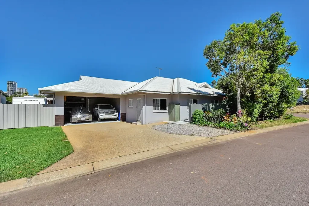 Stuart Park 4Moenga Executive Family Living with Self-Contained Guest Residence