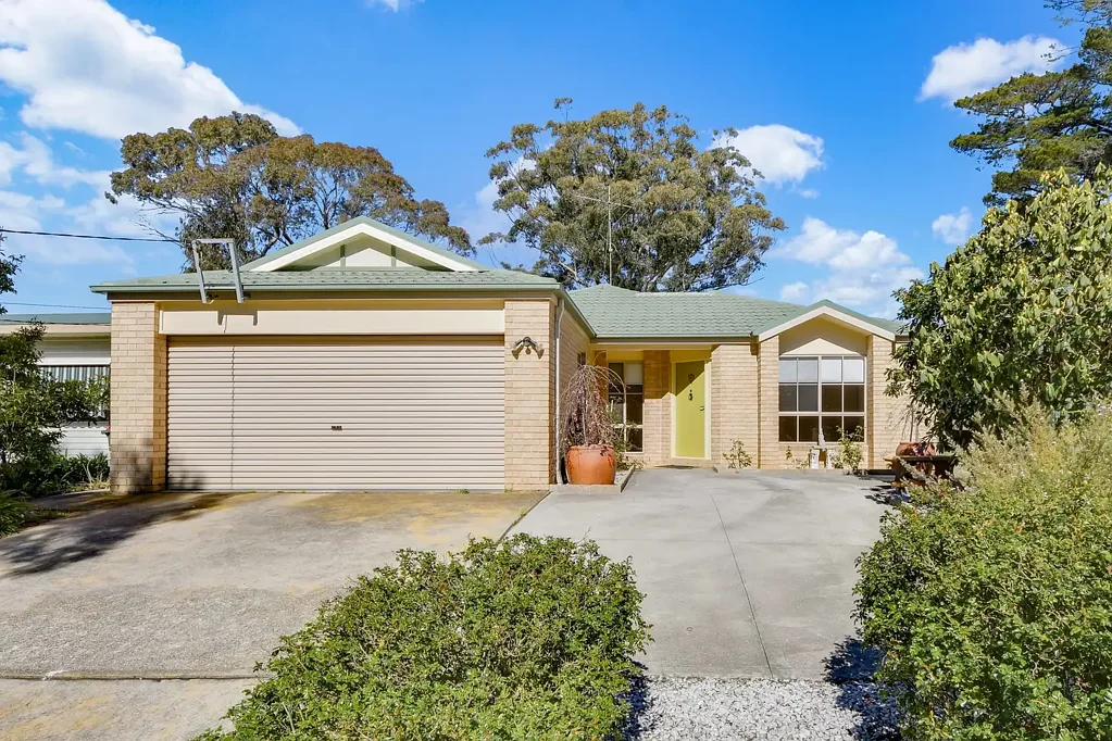 SPACIOUS SOUTH KATOOMBA FAMILY HOME
