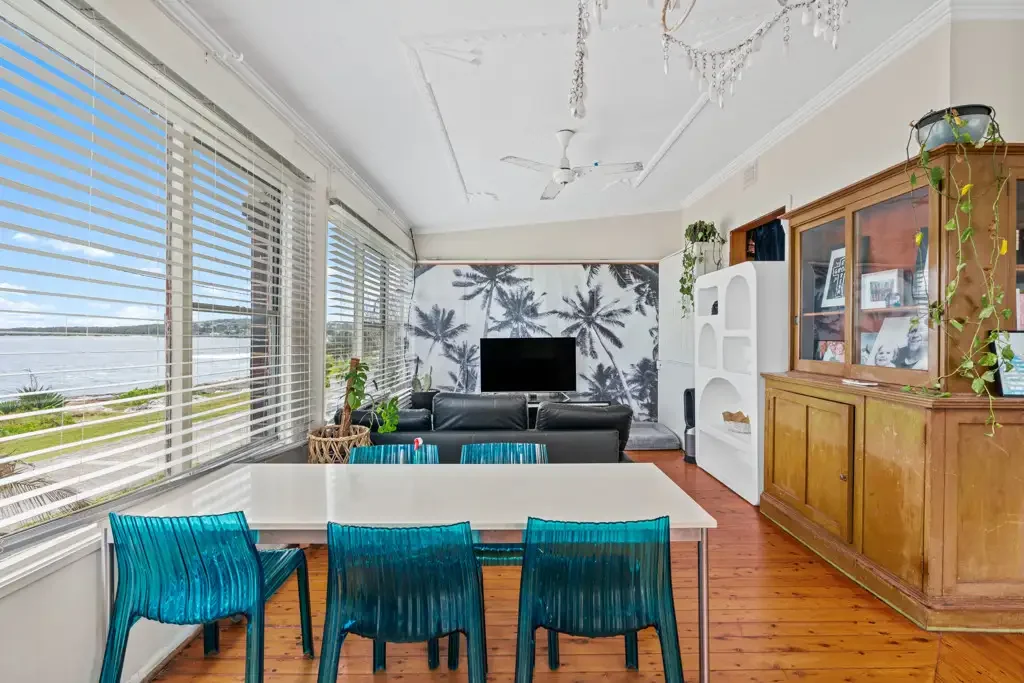 Cozy situated in a Beachfront Block