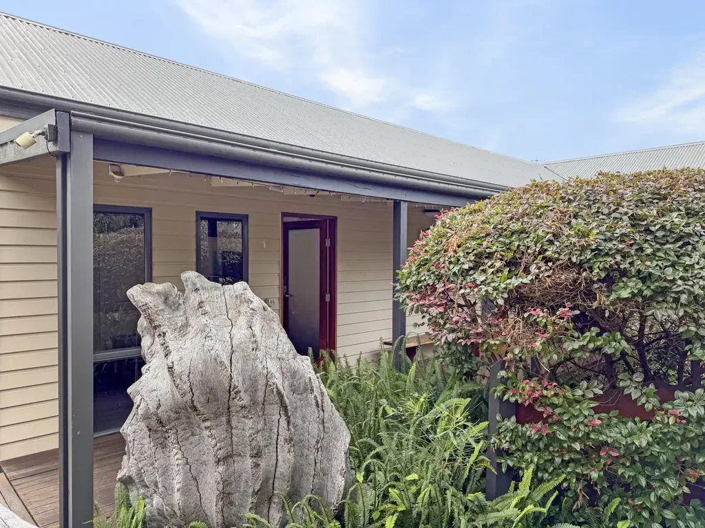 Private Coastal Retreat in Dolphin Cove - apply code - RENTME
