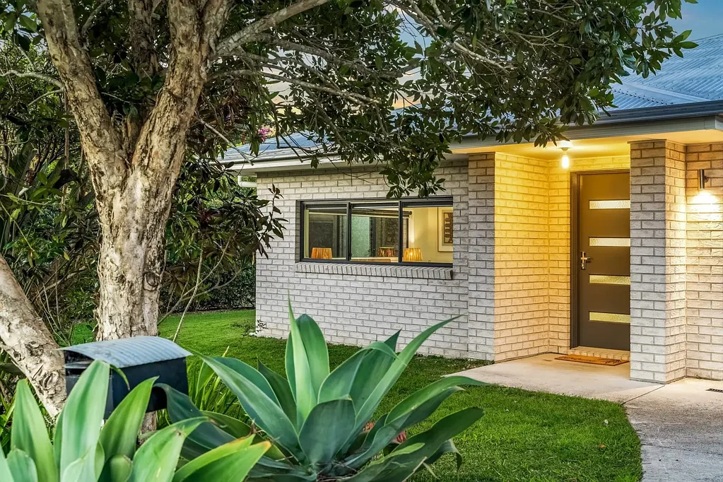 Mullumbimby 3房  Sunny north facing easy care modern home
