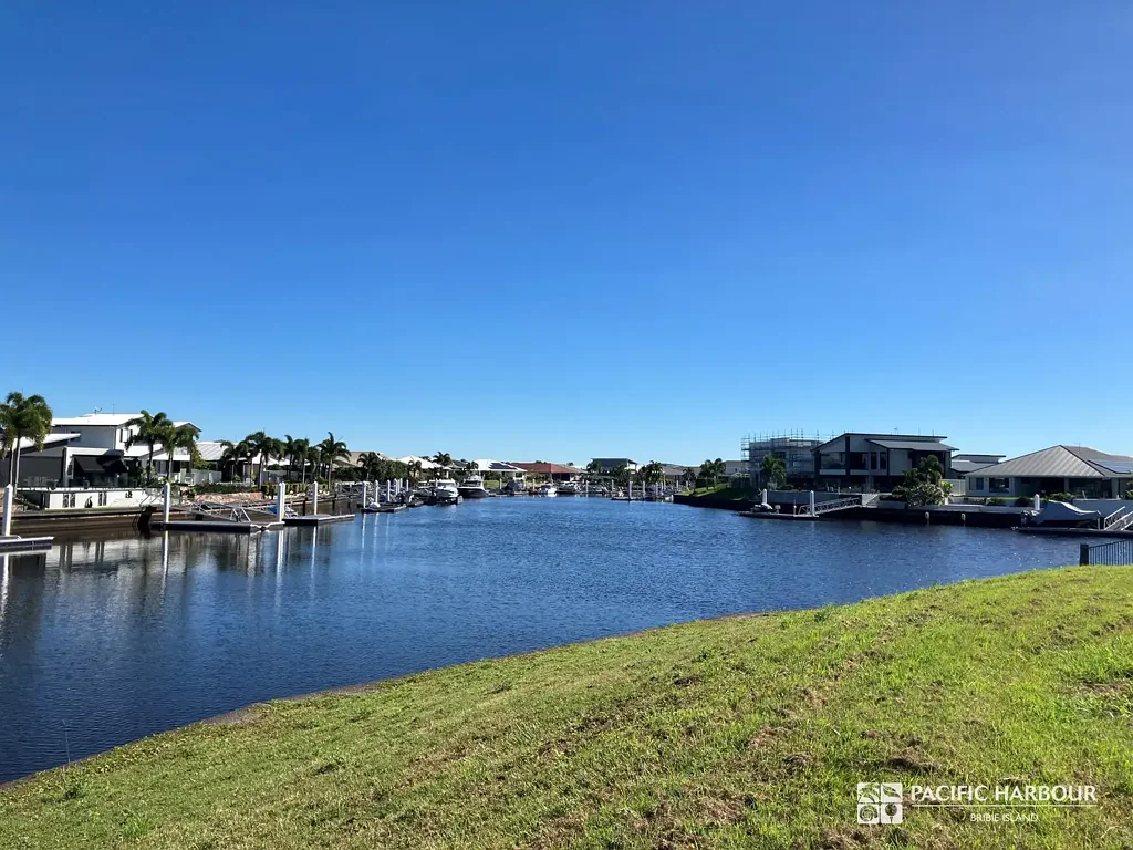 Banksia Beach LIVE THE WATER FRONT DREAM