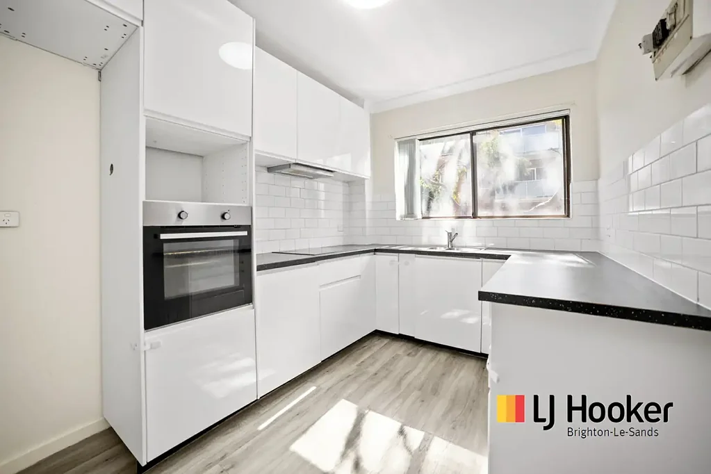 BRIGHT NORTH FACING 1ST FLOOR 2 BEDROOM APARTMENT!