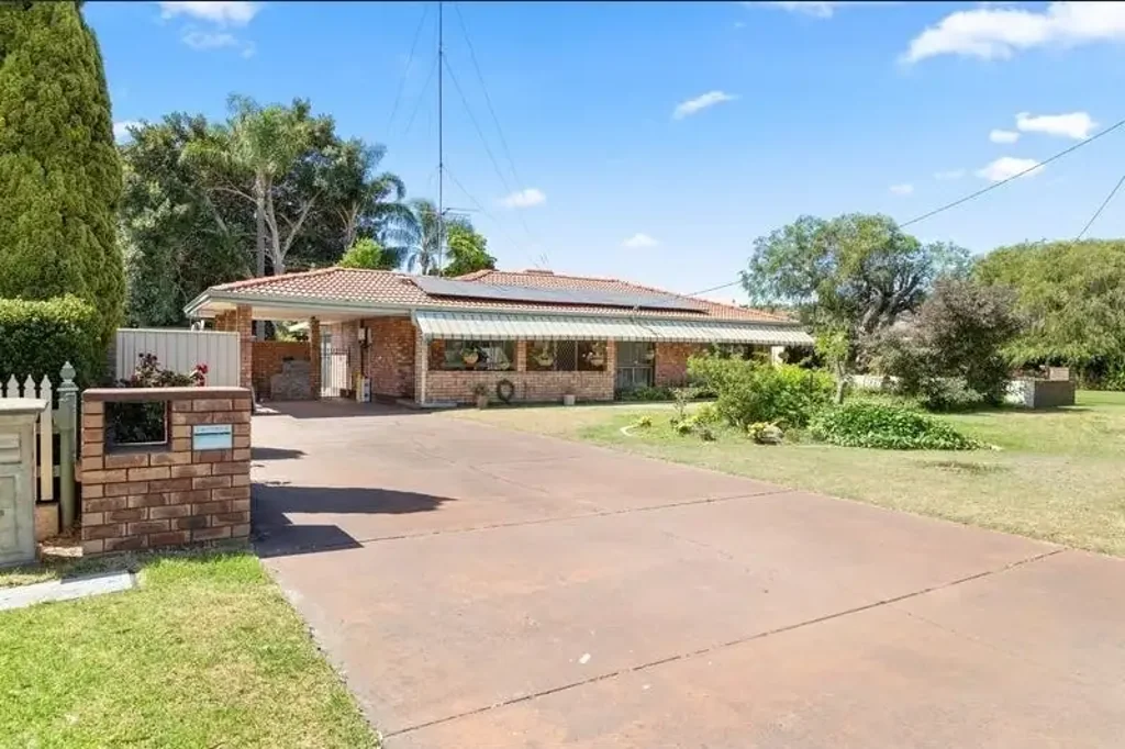 Carey Park 4房  Guiding mid $700,000's