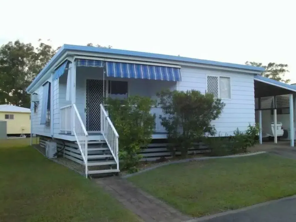Coombabah 2ห้องนอน House 64 at Settlers Over 50's Village at Coombabah - Such an Easy Care 2 Bedroom Home on the Hill. Urgent Sale Required in 2026!!