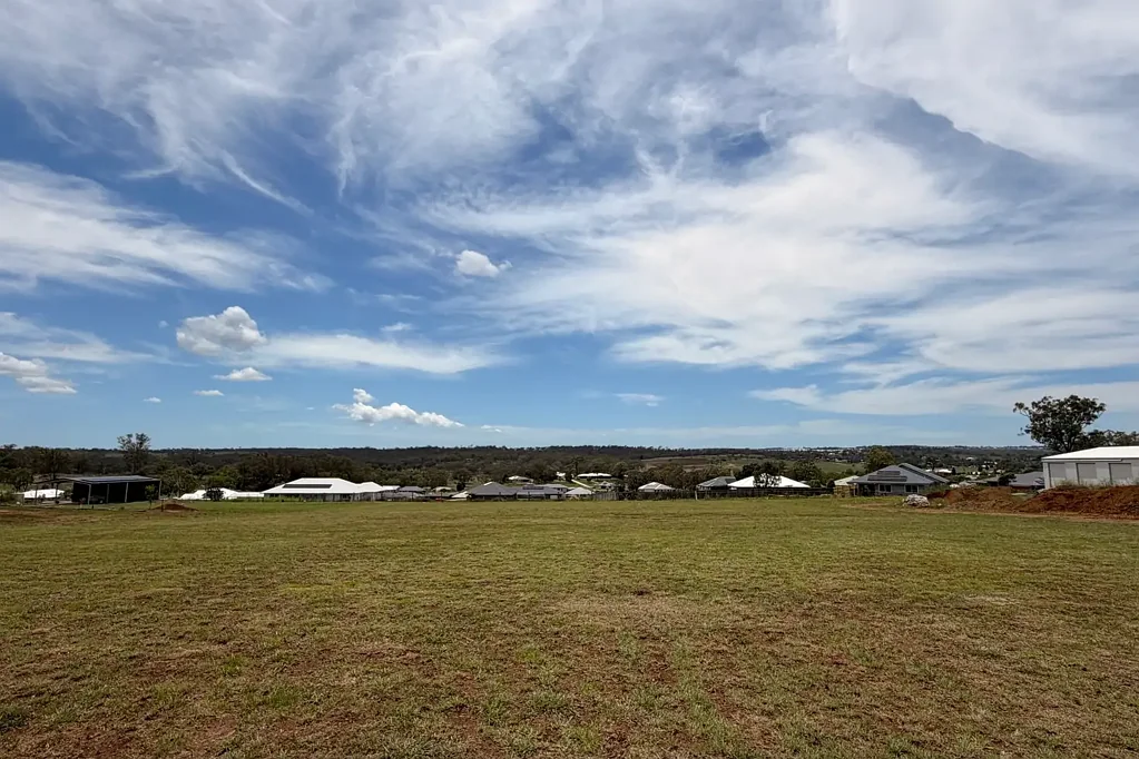 32 Gran Paradiso Way, Meringandan West, QLD 4352