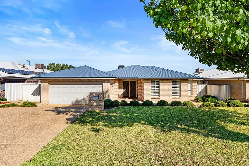 30 Dundale Crescent, Estella, NSW 2650