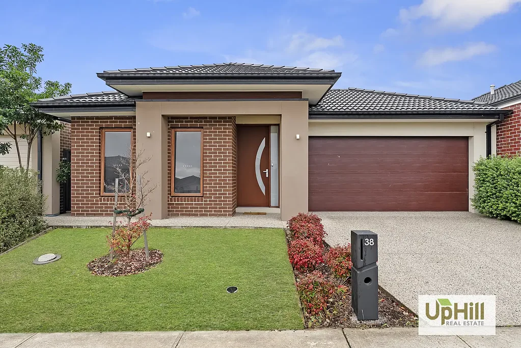 Modern 5 Bed Family Living in the Prestigious Minta Estate