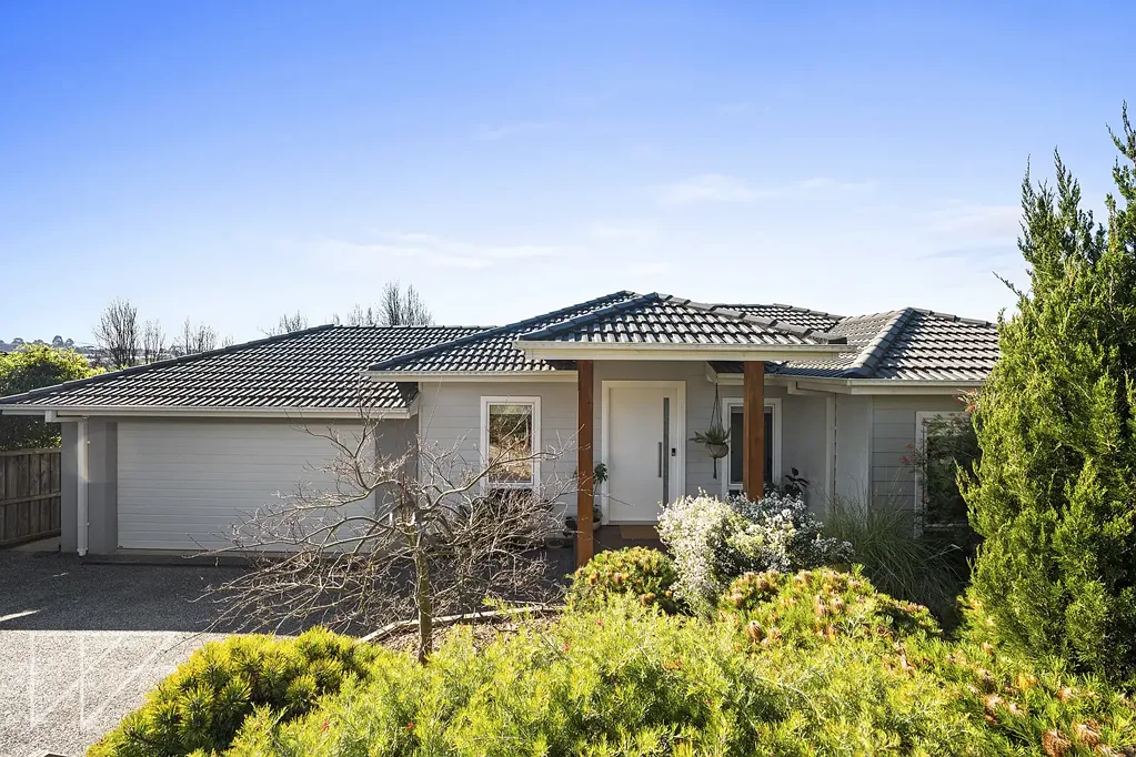 Drouin 4房  Quality, Views and Exceptional Family Living