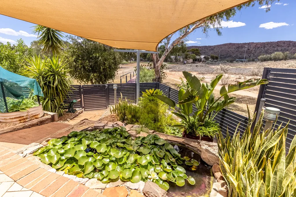 1/6 Caterpillar Court, Desert Springs, NT 870