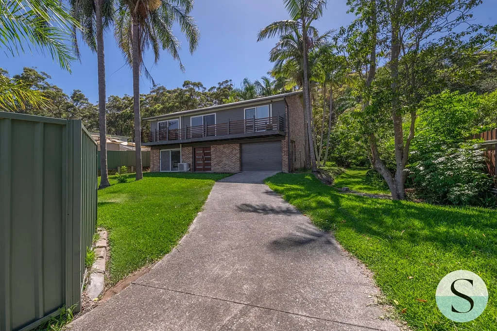 Nords Wharf 4침실 Supreme Privacy, Oasis Paradise Like Backyard, Level Block Backs onto National Park, Renovated Interior, Lake Glimpses, Room for Mega Garaging & Toys!