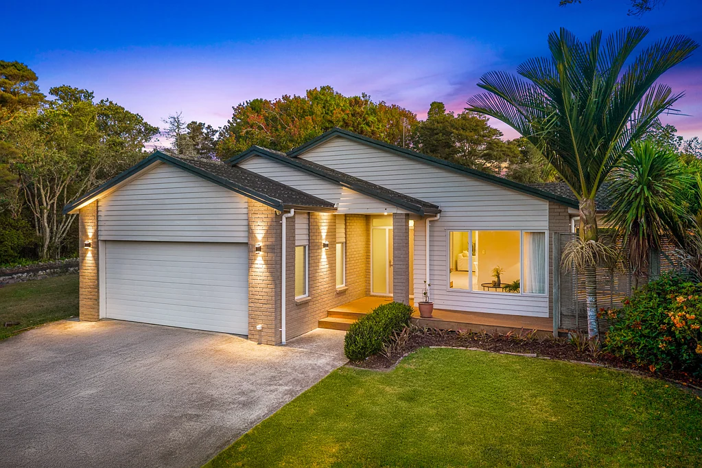 88 Cliff View Drive, Green Bay, Waitakere City, Auckland