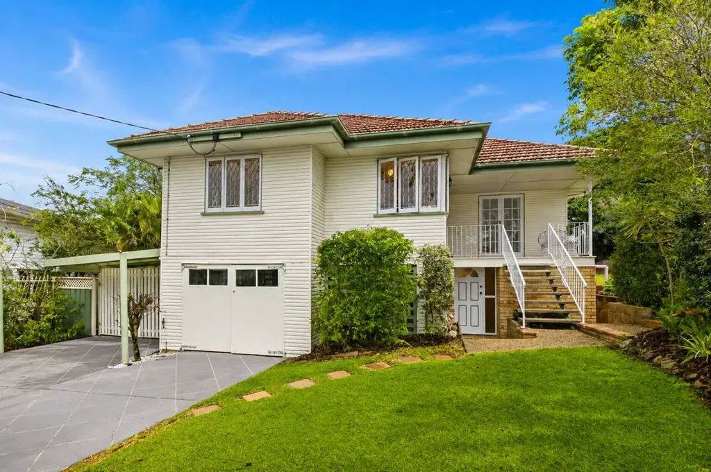 Aspley 5房  充满永恒魅力与惊人空间的珍爱家庭住宅  Cherished Family Home with Timeless Charm & Incredible Space
