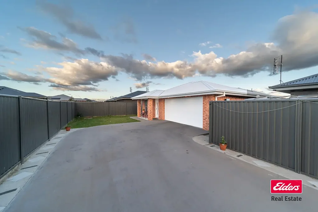 Dubbo 4房  DESIGNED FOR LIVING - POSITIONED FOR PRIVACY