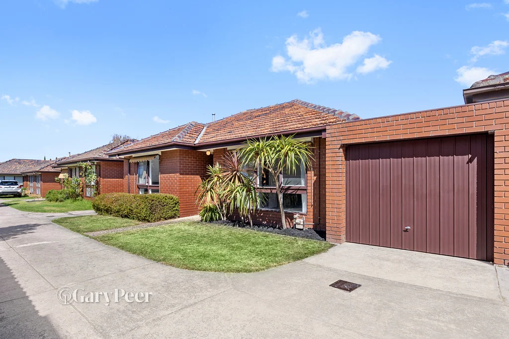 2/13 Gnarwyn Road, Carnegie, VIC 3163