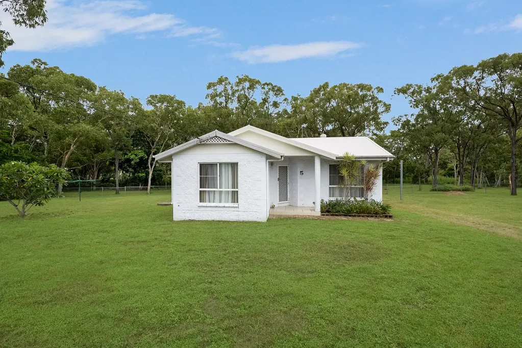 Mount Low 4 Bedroom Tranquil Acreage-Style Living with Modern Comforts in Mount Low