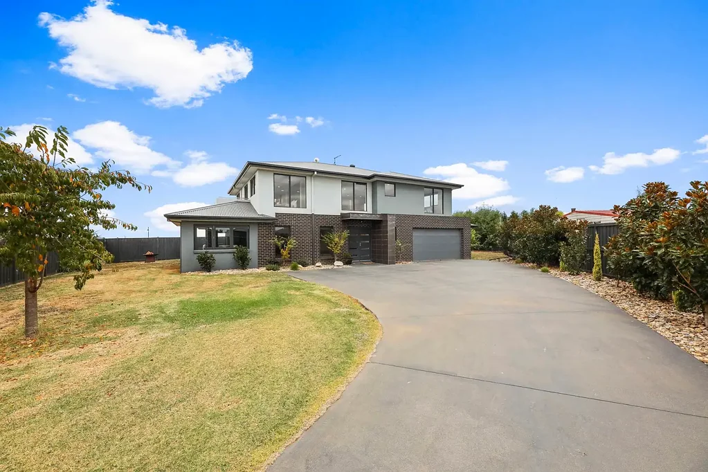 Warragul 4Moenga Spacious 4-Bedroom Family Home