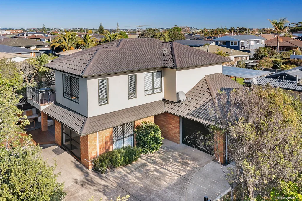 Orewa 4Habitaciones Steps From The Beach - Move In Ready!