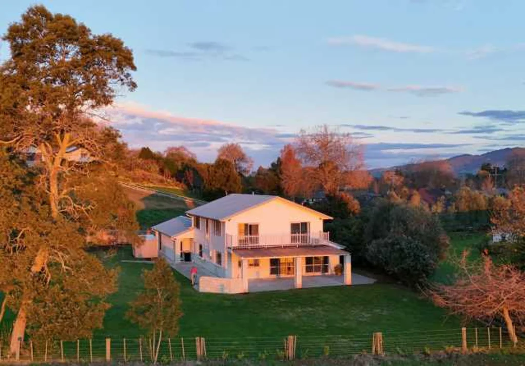 Karapiro 5 Bedroom Sunset with privacy in Karipiro -