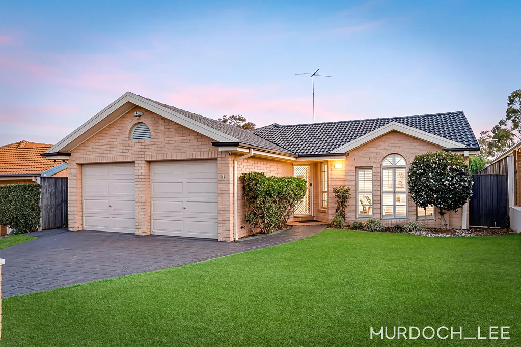Kellyville 4침실 Stylishly Renovated Family Home | 750m Walk to Metro