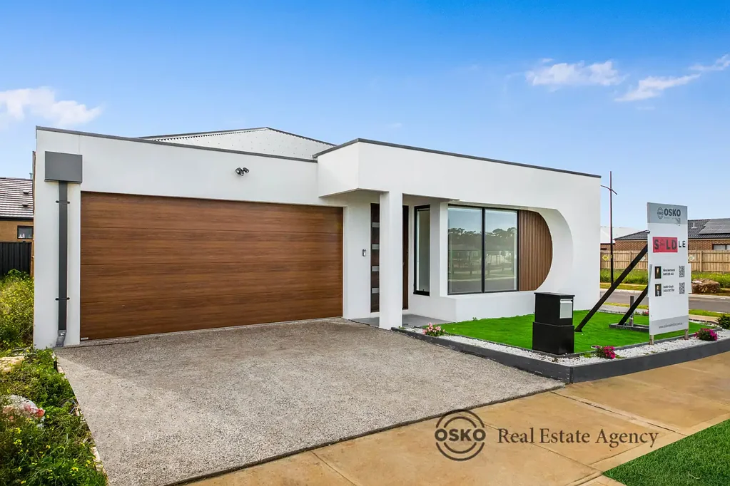 🏡✨ MODERN FAMILY LIVING IN ROCKBANK - HIGHLY UPGRADED, SPACIOUS & MOVE‑IN READY! ✨🏡