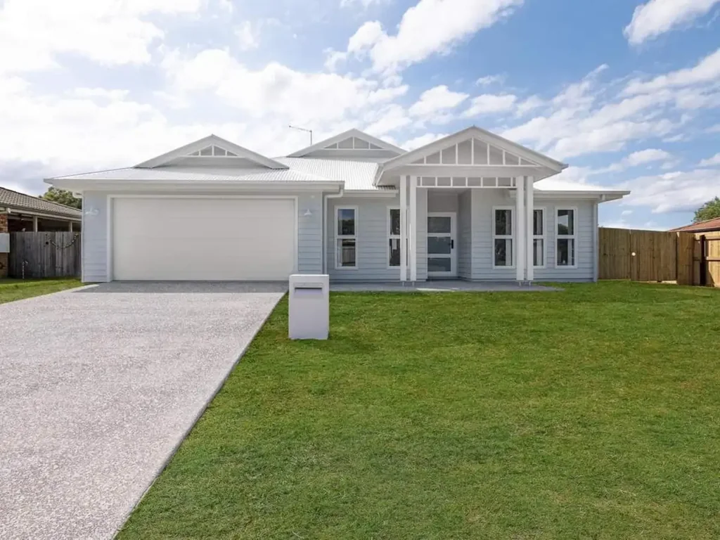 Caboolture 4Kwarto 241m2 Family Home On A 685m2 Block
