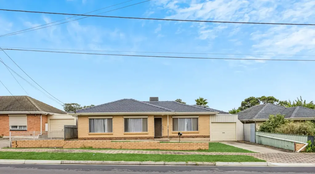 Valley View 4房  Unlock the Potential on a Generous Allotment