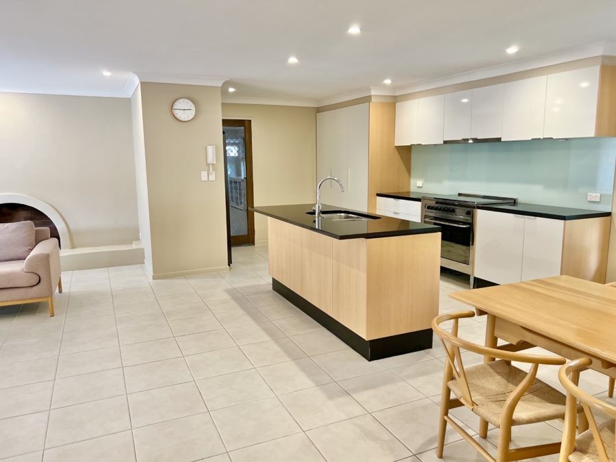 8 ATLAS CR, BENOWA QLD 4217, 0 rūma, 0 rūma horoi, House