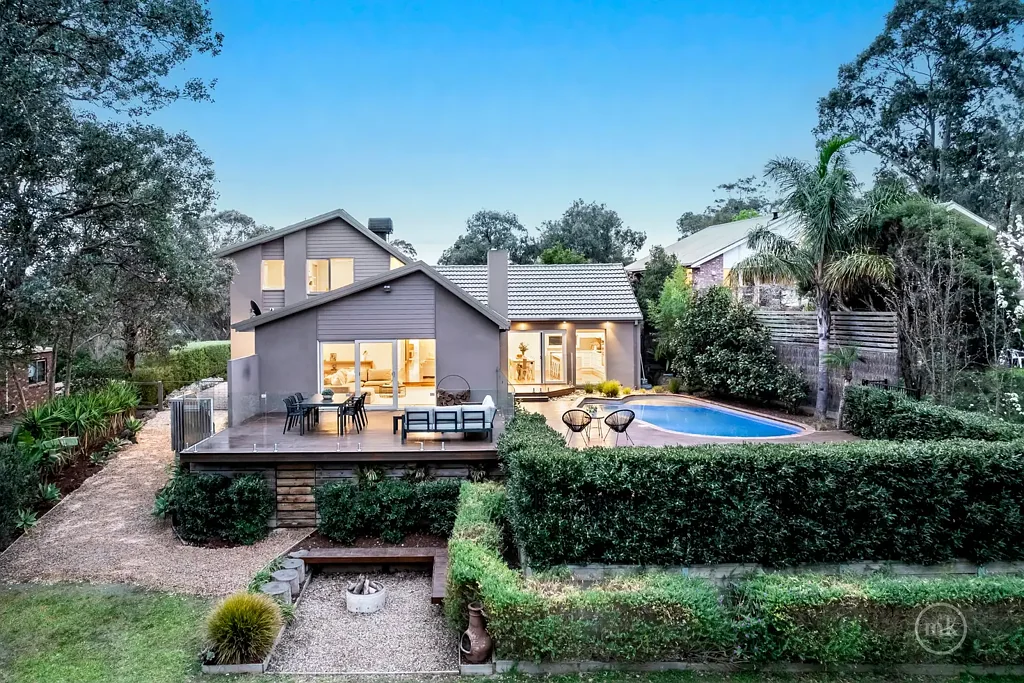 Eltham 4房  Poolside Prestige, Privacy And Proportions