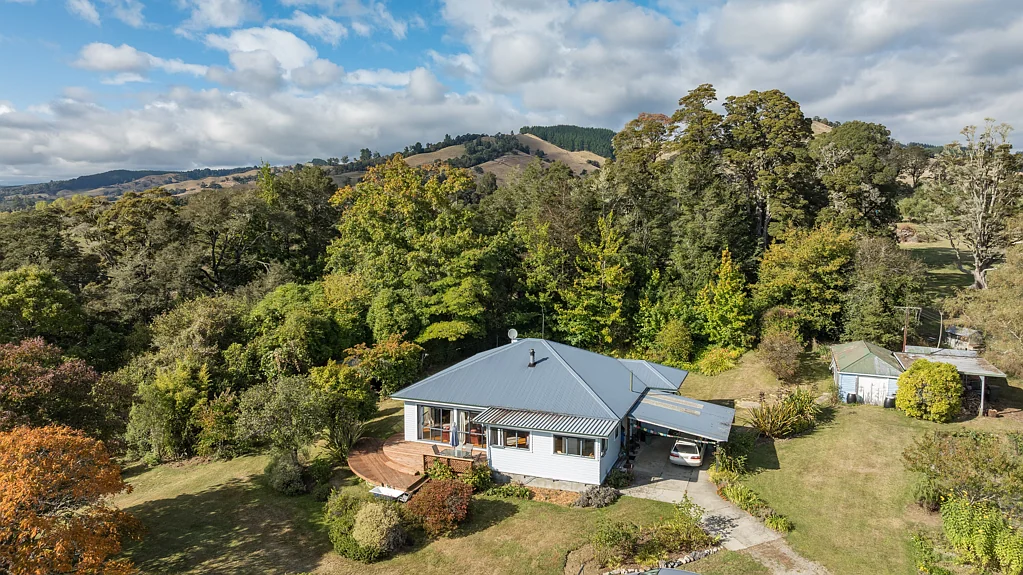 Dovedale  Country living with native bush