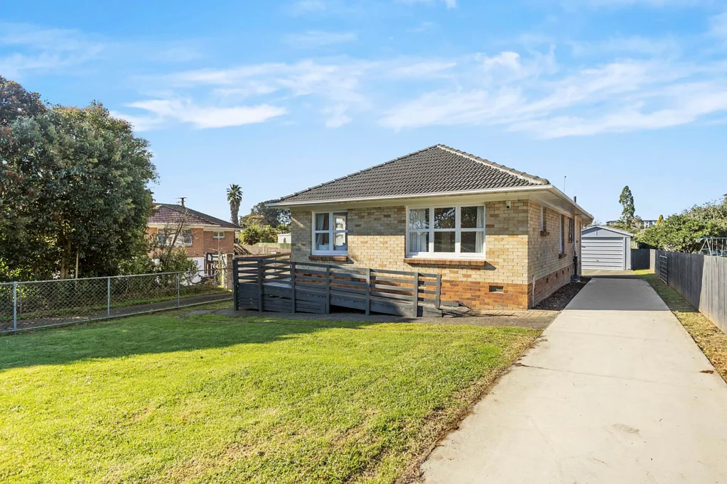 Papakura 3ਬੈੱਡਰੂਮ Solid Home, Superb Location – Your Next Move S...