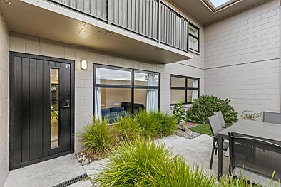 Saint Albans 2 Bedroom Modern, Easy-Care & Move-In Ready!